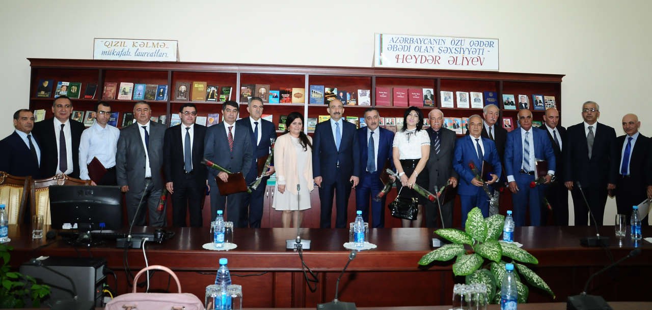 В Баку состоялась торжественная церемония вручения литературной премии «Qızıl Kəlmə» (ФОТО)