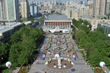 Президент Азербайджана и его супруга приняли участие в Празднике цветов (ФОТО)