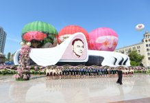 Президент Азербайджана и его супруга приняли участие в Празднике цветов (ФОТО)