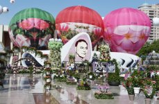 Президент Азербайджана и его супруга приняли участие в Празднике цветов (ФОТО)