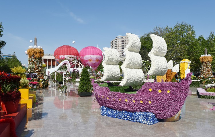 Президент Азербайджана и его супруга приняли участие в Празднике цветов (ФОТО)