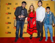 Нана Агамалыева в премьере фильма "Мисс Переполох" с участием Тарантино и Энистон (ФОТО)