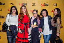 Нана Агамалыева в премьере фильма "Мисс Переполох" с участием Тарантино и Энистон (ФОТО)