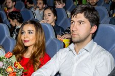 Нана Агамалыева в премьере фильма "Мисс Переполох" с участием Тарантино и Энистон (ФОТО)