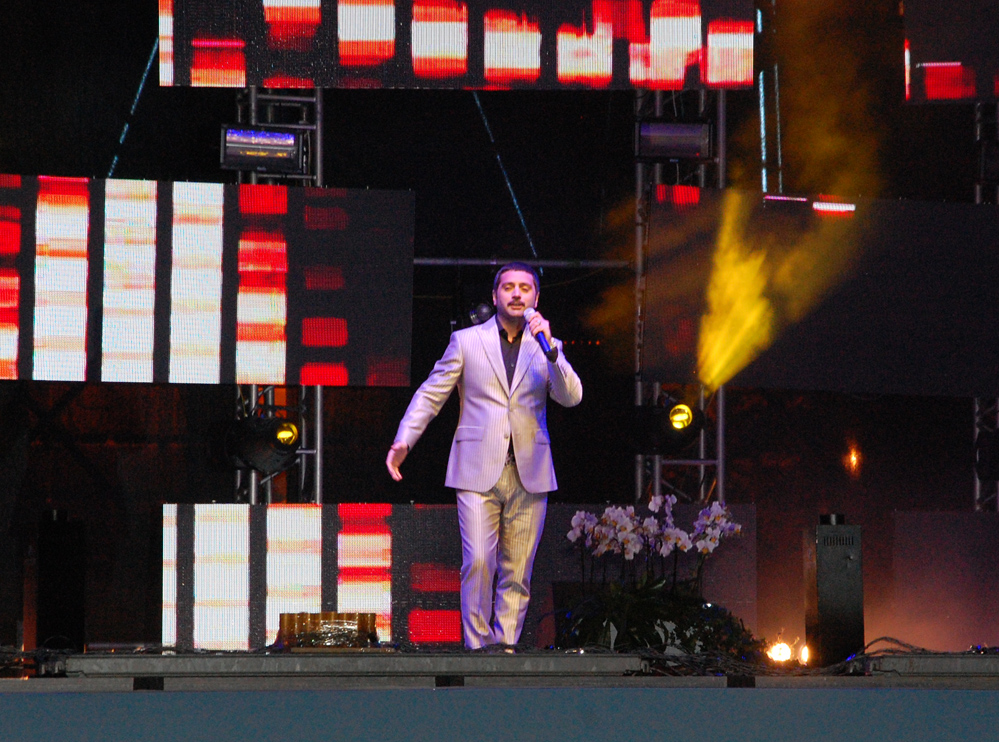 В Баку состоялся праздничный салют (ФОТО)