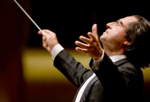 В Баку выступит оркестр Луиджи Керубини под управлением дирижера Риккардо Мути