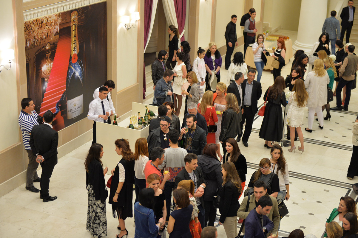 Бакинцы заглянули за кулисы Дома моды Dior вместе с Шэрон Стоун (ФОТО)