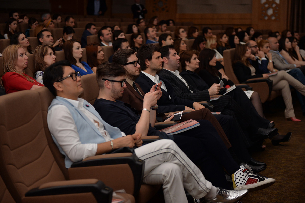 Бакинцы заглянули за кулисы Дома моды Dior вместе с Шэрон Стоун (ФОТО)