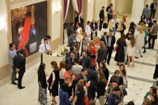 Бакинцы заглянули за кулисы Дома моды Dior вместе с Шэрон Стоун (ФОТО)