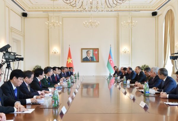 Состоялась встреча президентов Азербайджана и Вьетнама в расширенном составе
