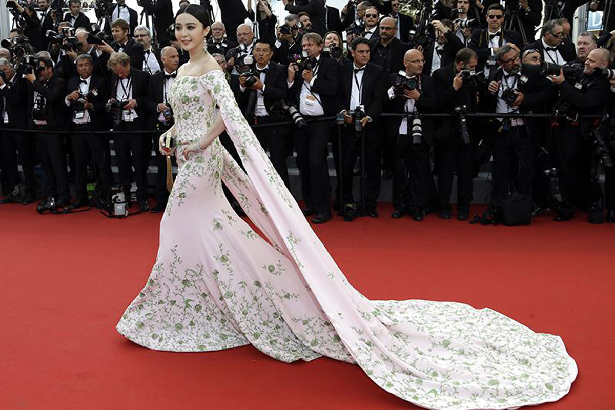 Красная ковровая дорожка Каннского фестиваля: наряды звезд (ФОТО)