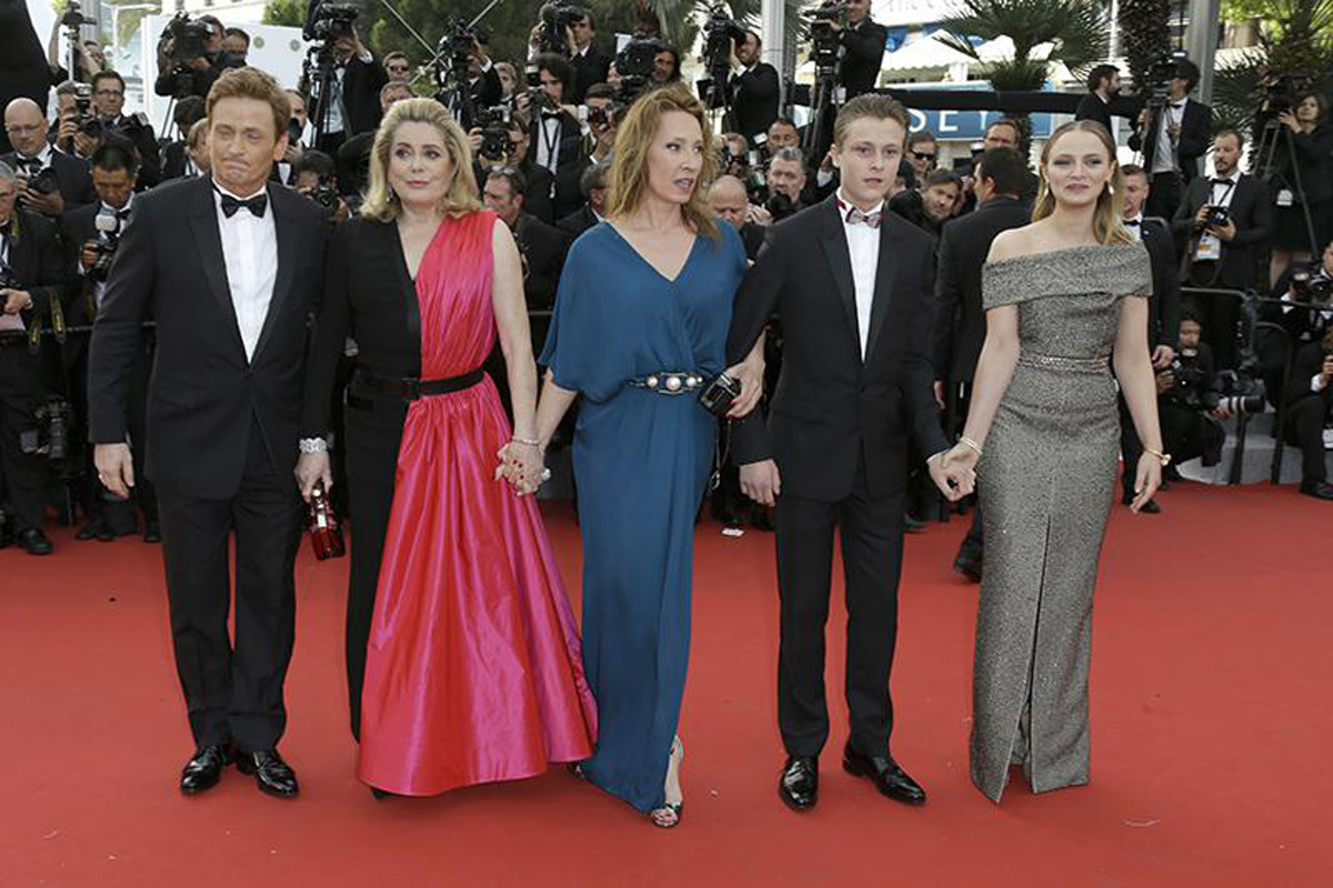 Красная ковровая дорожка Каннского фестиваля: наряды звезд (ФОТО)