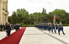 В Баку состоялась церемония официальной встречи Президента Вьетнама (ФОТО)
