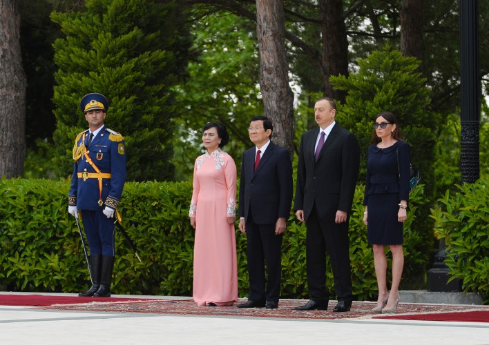 В Баку состоялась церемония официальной встречи Президента Вьетнама (ФОТО)