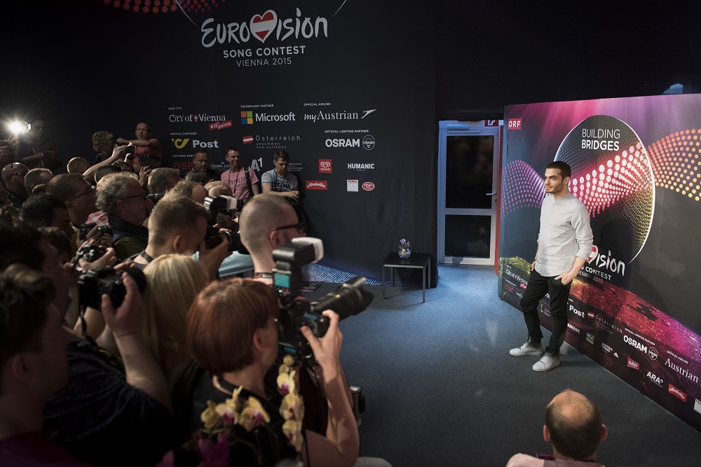 Это невероятно вдохновляет: Эльнур Гусейнов на сцене "Евровидения" (ФОТО)