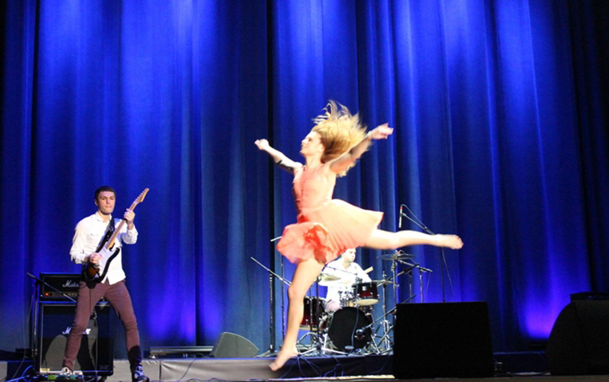 Юлия Савичева подарила вечернему Баку вулкан эмоций (ФОТО)