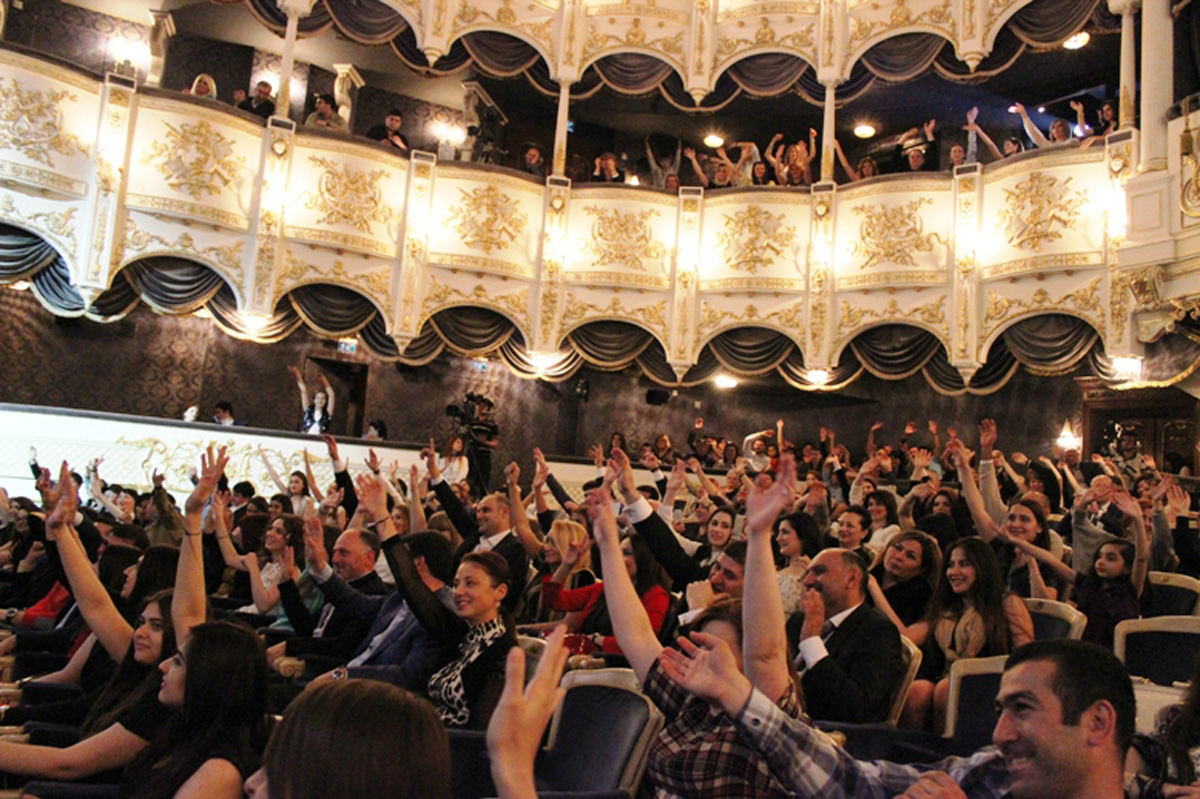 Юлия Савичева подарила вечернему Баку вулкан эмоций (ФОТО)