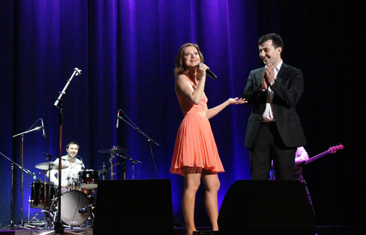 Юлия Савичева подарила вечернему Баку вулкан эмоций (ФОТО)