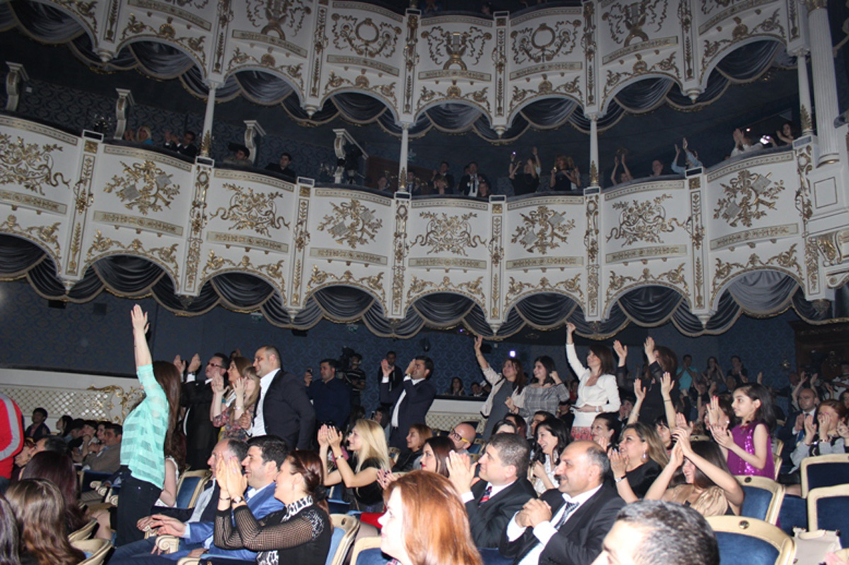 Юлия Савичева подарила вечернему Баку вулкан эмоций (ФОТО)