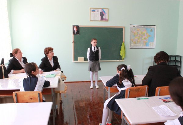 В азербайджанских школах иностранный язык будет преподаваться с первого класса