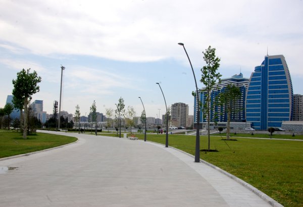 Баку-2015: Прогулка по новому бульвару White City (ФОТО)