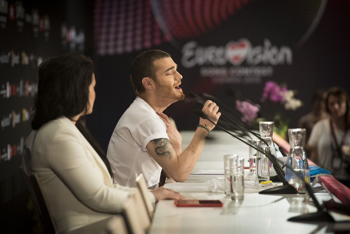 Сценический номер Эльнура Гусейнова на "Евровидении": "Этот танец навеян дикой природой" (ФОТО)