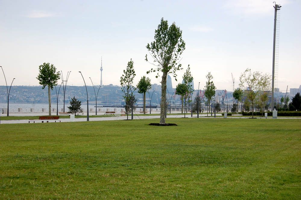 Баку-2015: Прогулка по новому бульвару White City (ФОТО)