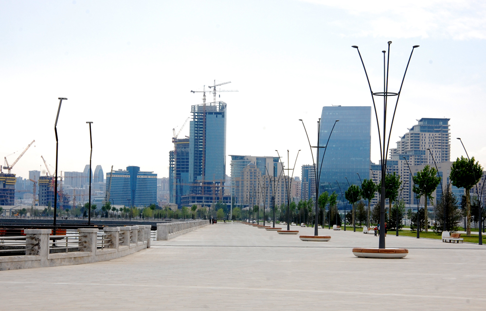 Баку-2015: Прогулка по новому бульвару White City (ФОТО)