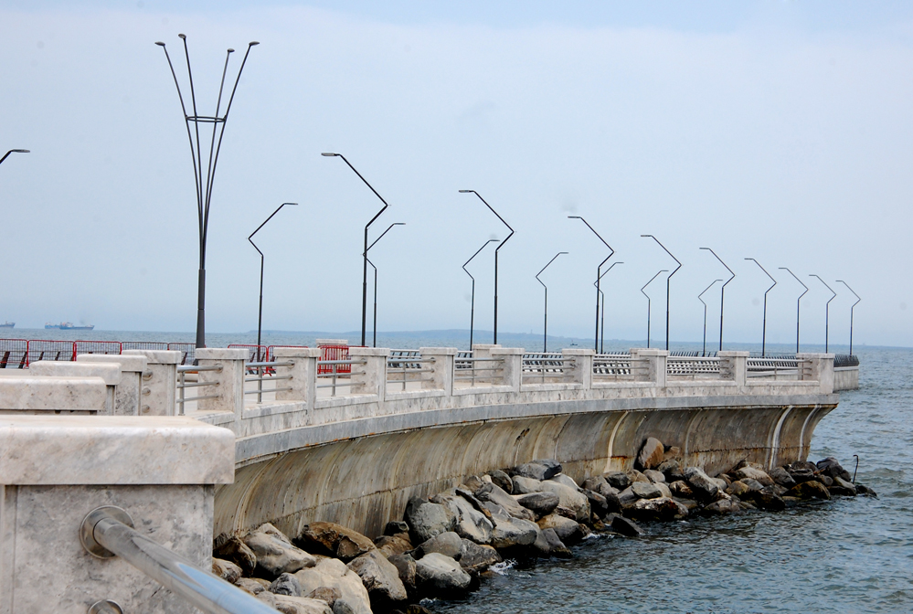 Баку-2015: Прогулка по новому бульвару White City (ФОТО)