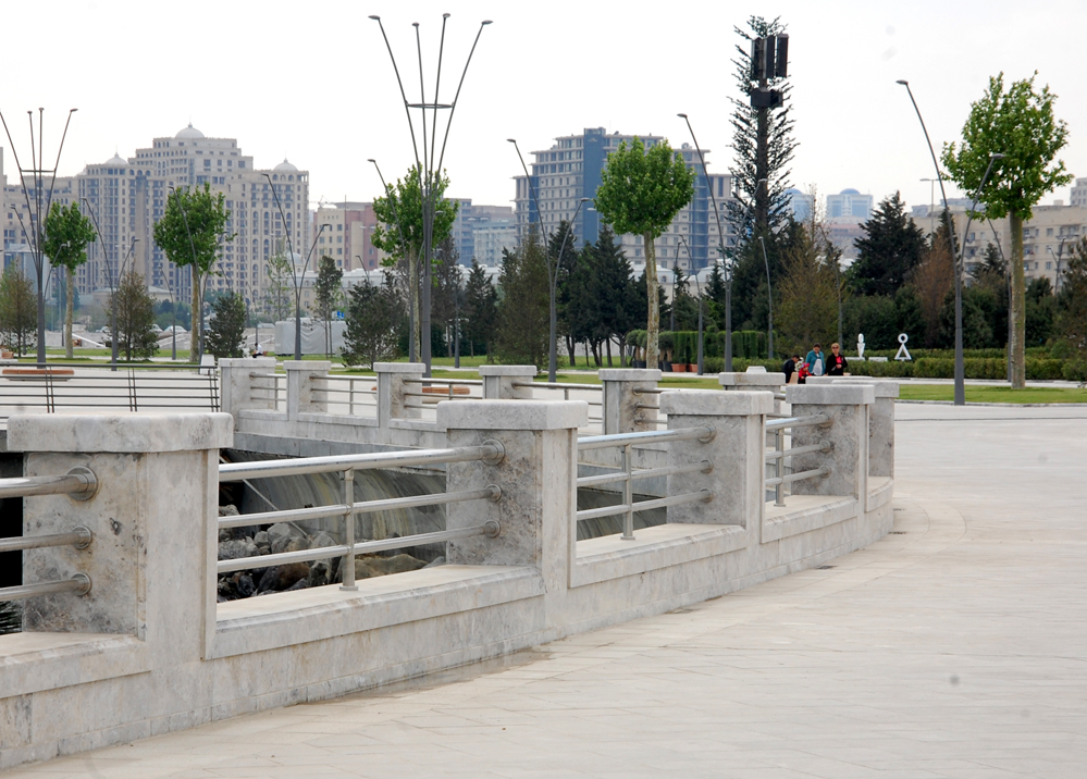Баку-2015: Прогулка по новому бульвару White City (ФОТО)