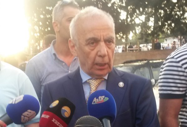 Начался ремонт жилого здания в Баку, где произошел пожар