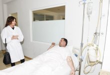 Первая леди Азербайджана посетила пострадавших в результате пожара в Баку (ФОТО)