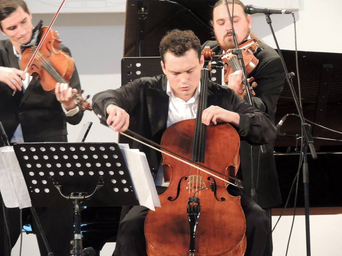 На фестивале Ростроповича почтили память погибших в результате пожара в Баку (ФОТО)