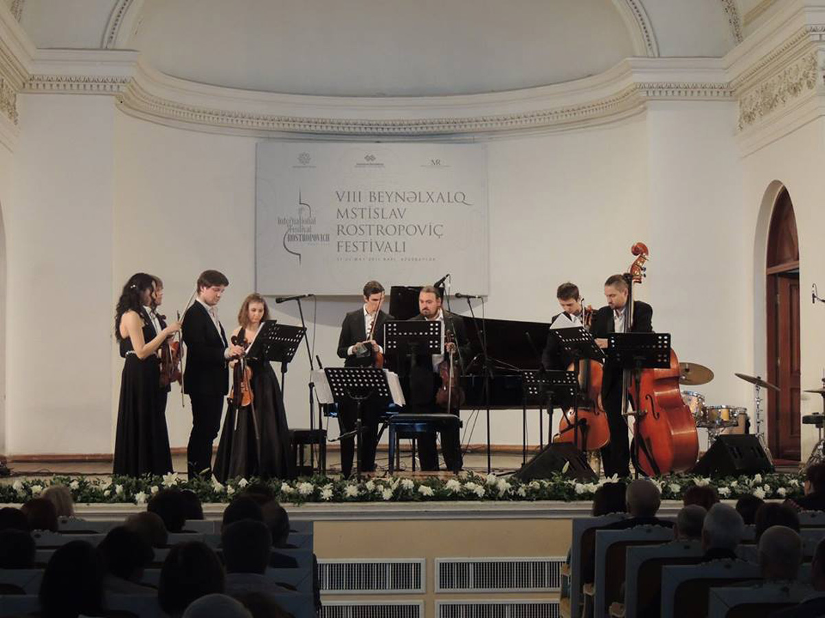 На фестивале Ростроповича почтили память погибших в результате пожара в Баку (ФОТО)