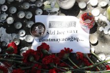 Гвоздики, свечи, игрушки, молитвы…- в Баку чтят память погибших во время пожара (ФОТО)