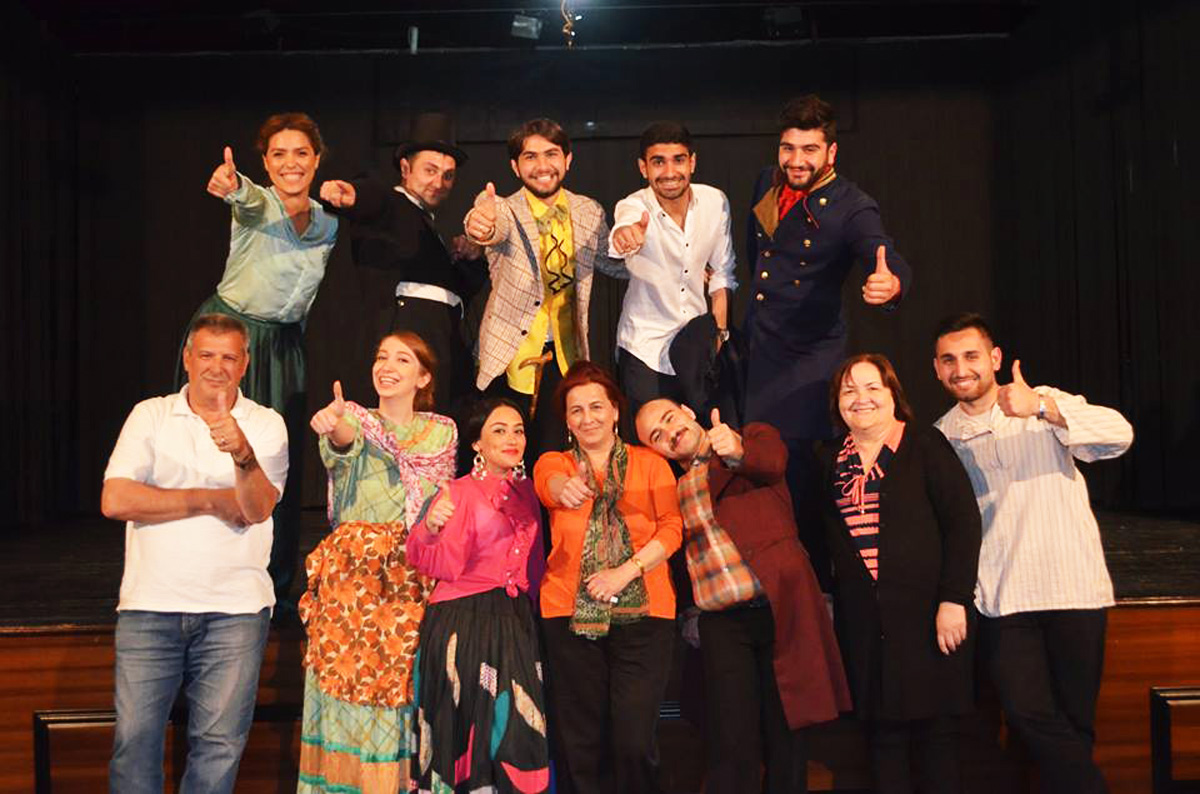 Азербайджанские студенты поставили спектакль по пьесе Гоголя (ФОТО)