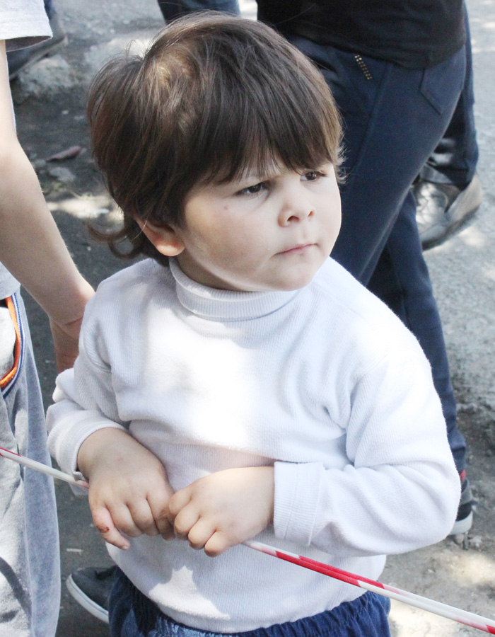 Гвоздики, свечи, игрушки, молитвы…- в Баку чтят память погибших во время пожара (ФОТО)