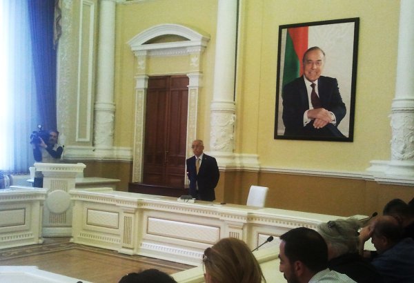 Жильцы горевшего в Баку дома могут получить в банке выделенную государством материальную помощь – ИВ