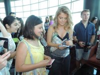 Ведущая программы "Орел и решка. Шопинг" встретилась с бакинскими поклонниками (ФОТО)