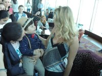 Ведущая программы "Орел и решка. Шопинг" встретилась с бакинскими поклонниками (ФОТО)