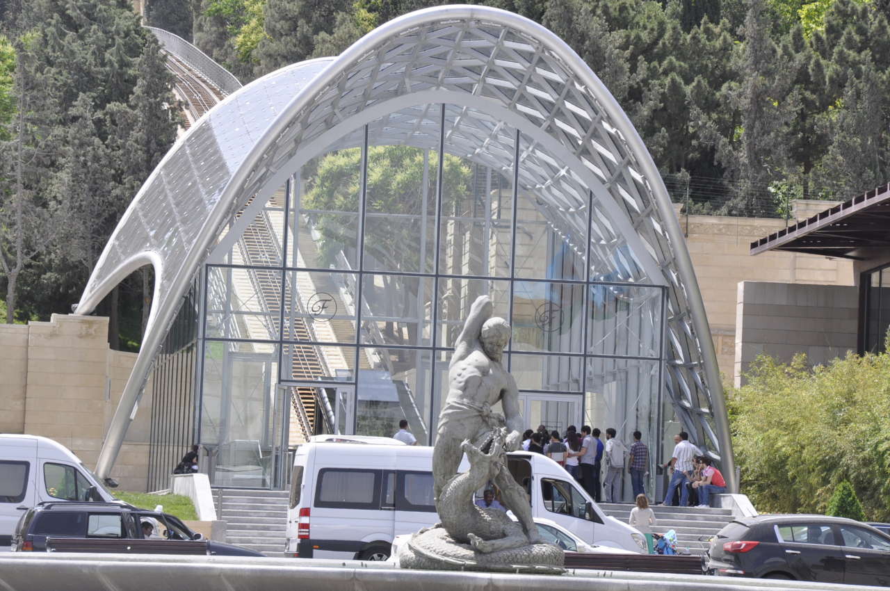 Бакинский фуникулер ждет туристов (ФОТО)