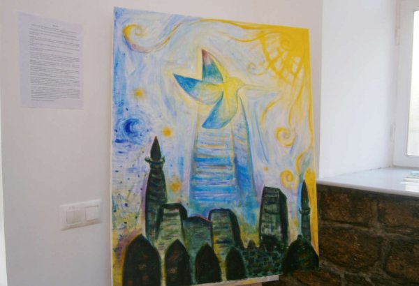 В Баку показали картины, нарисованные сразу двумя художниками - арт-проект "Диалог" (ФОТО)