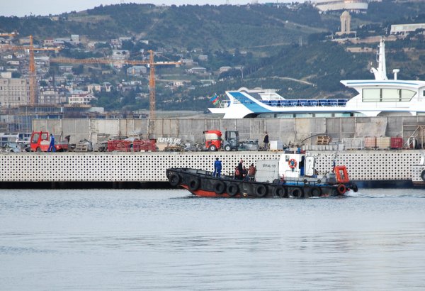 На Бакинском бульваре совершена попытка суицида