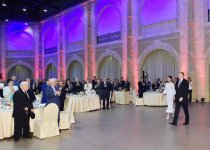 Президент Азербайджана и его супруга приняли участие в официальном приеме по случаю Дня Республики (ФОТО)