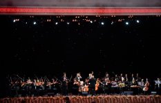 Президент Азербайджана и его супруга приняли участие в официальном приеме по случаю Дня Республики (ФОТО)