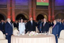 Президент Азербайджана и его супруга приняли участие в официальном приеме по случаю Дня Республики (ФОТО)