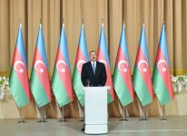 Президент Азербайджана и его супруга приняли участие в официальном приеме по случаю Дня Республики (ФОТО)