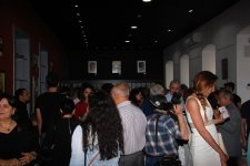 В Баку открылась выставка Марьям Гасановой "Хары бюльбюль – цветок мира и любви" (ФОТО)