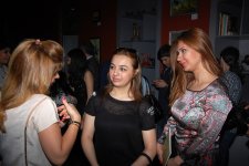 В Баку открылась выставка Марьям Гасановой "Хары бюльбюль – цветок мира и любви" (ФОТО)