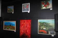 В Баку открылась выставка Марьям Гасановой "Хары бюльбюль – цветок мира и любви" (ФОТО)